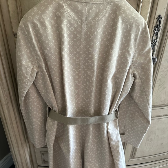 Louis Vuitton Monogram coat with stainless steel belt jacket - Picture 8 of 12